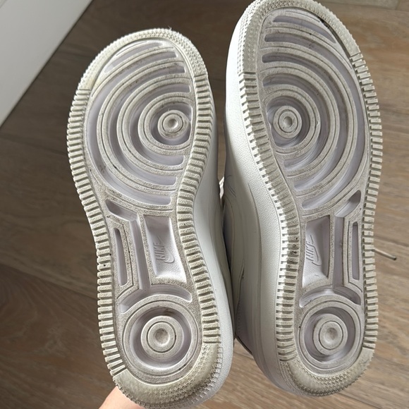 White Women's Nike Air Sneakers - Picture 9 of 9